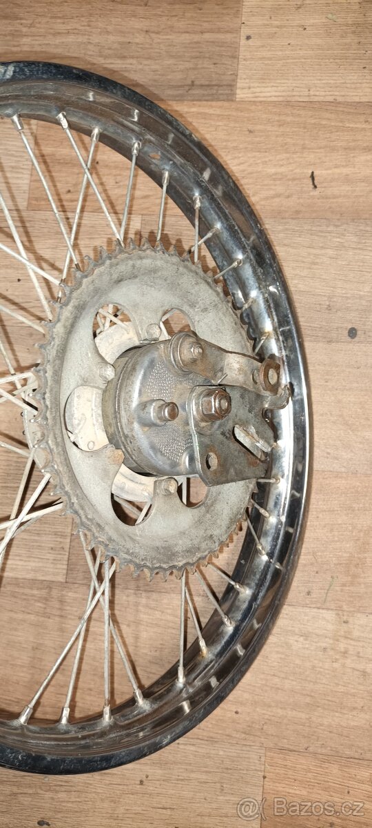 Babetta 210 - zadní kolo bez duše a pneu - 5