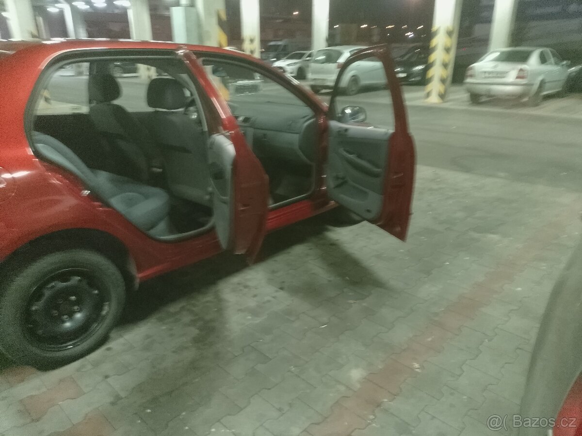 Škoda Fabia sedan 2004 1.4.50 Kw TK 7 měsíc 2027 - 5