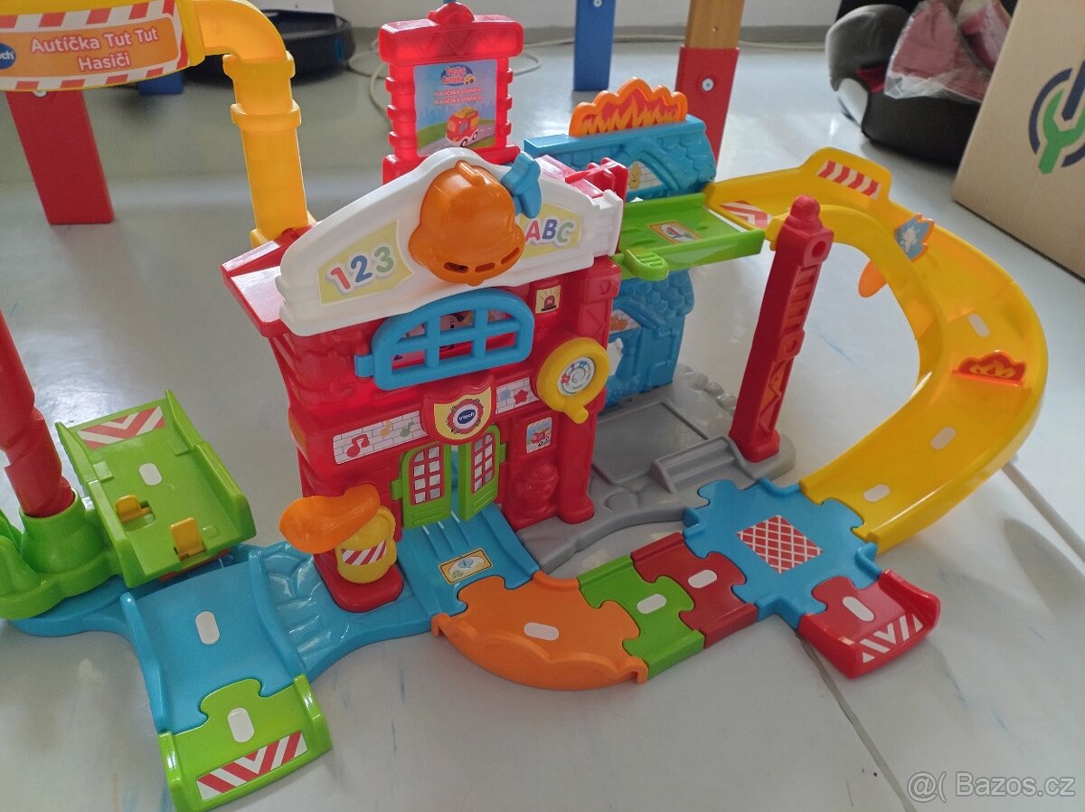 Hasičská stanice Vtech pro tu tut autíčka - 5