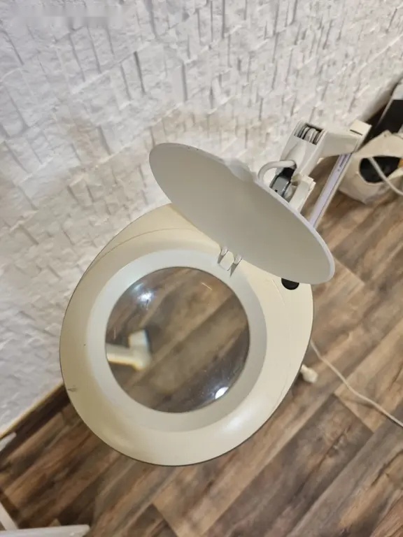Kosmetická Lampa s lupou a stojanem - 5