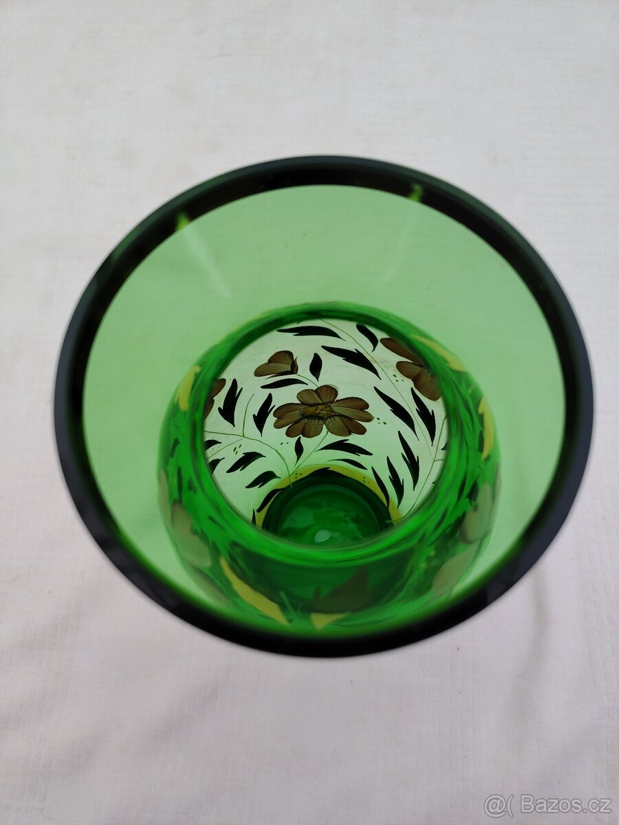 Zelená skleněná váza s květy - 5