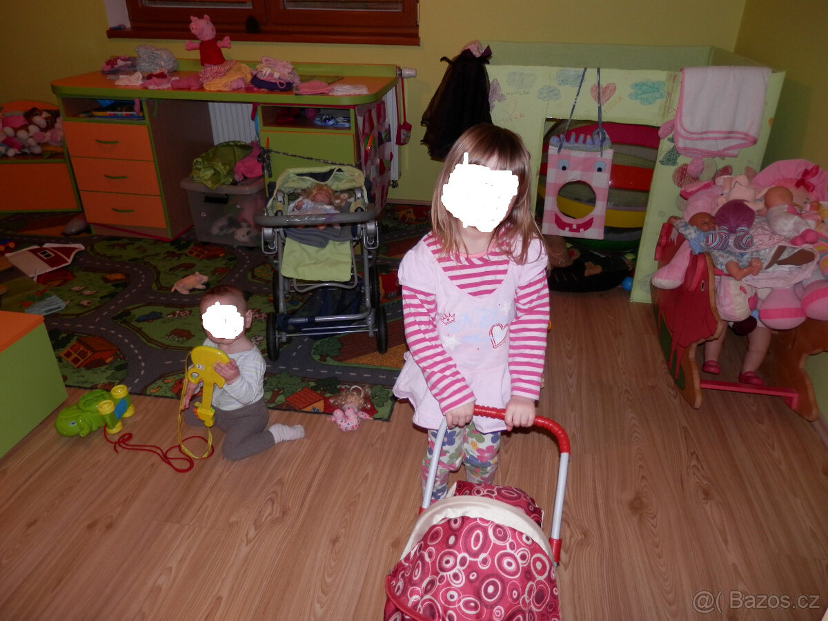 Postel se 6 šuplíky a schody, možnost prodeje i stolu, skříň - 5