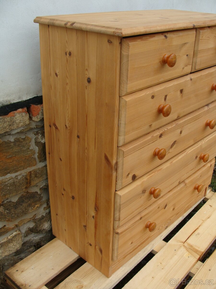 Masivní dřevěná komoda - 5