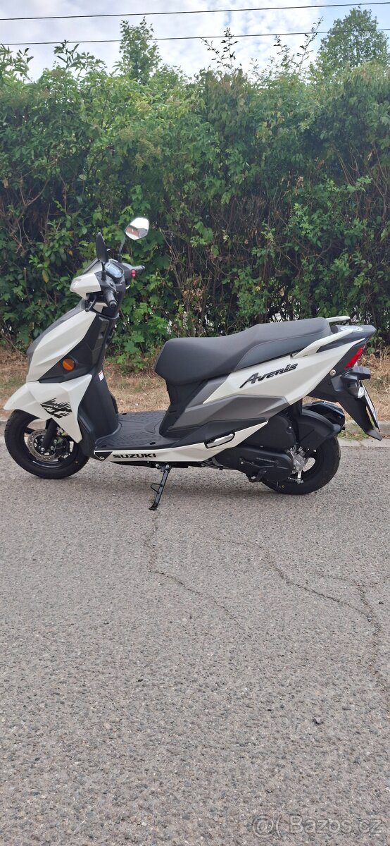 Suzuki Avenis - 5