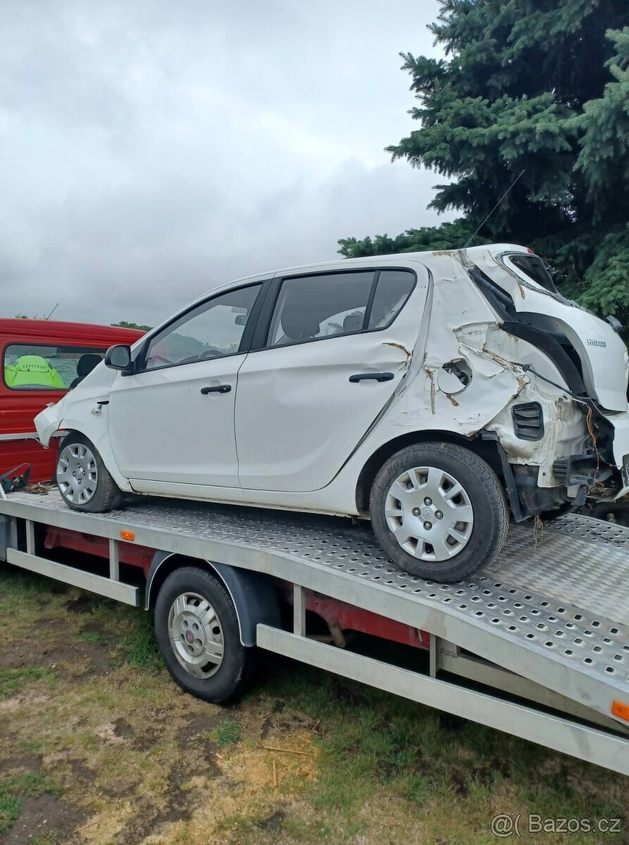 Rozpredám Hyundai I20 1.2 2012 G4LA - 5