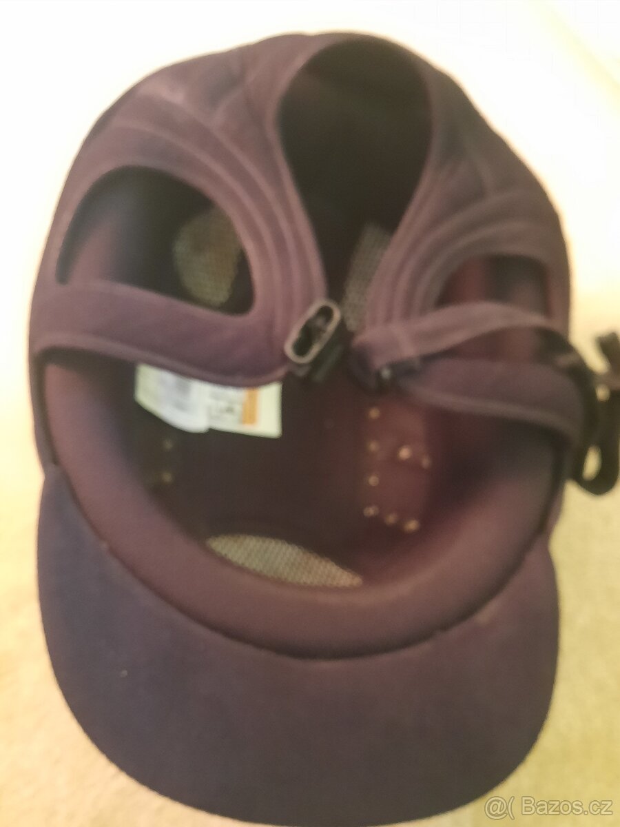 Jezdecká přilba a chrániče na koně - 5