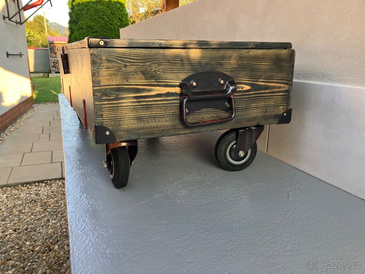 Odkládací stolek na kolečkách - 5