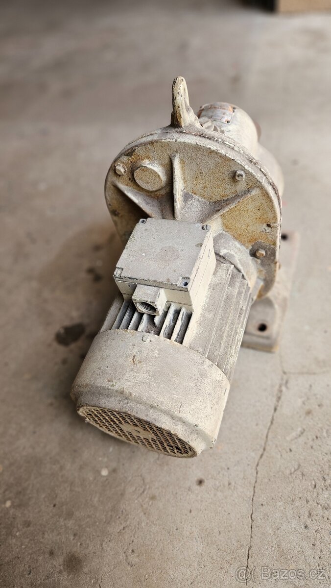 Elektromotor z převodovkou - 5