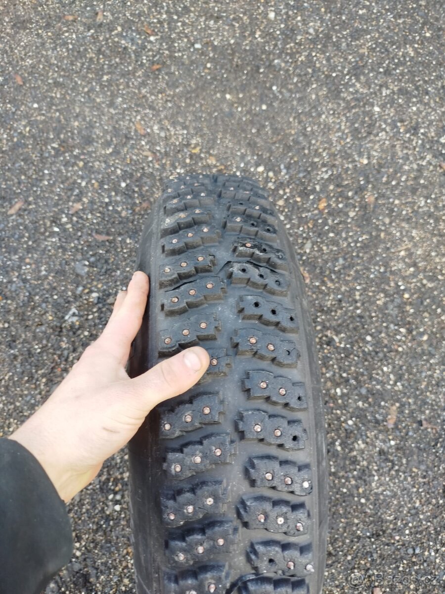 Pneu s hroty , úzké hroty 15" - 5