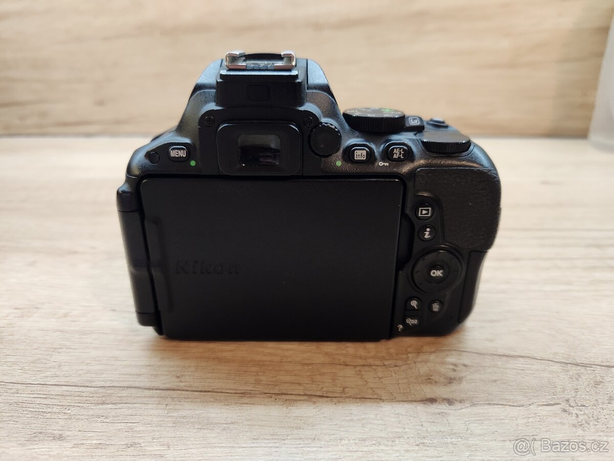 Nikon D5500 s vadou - 5