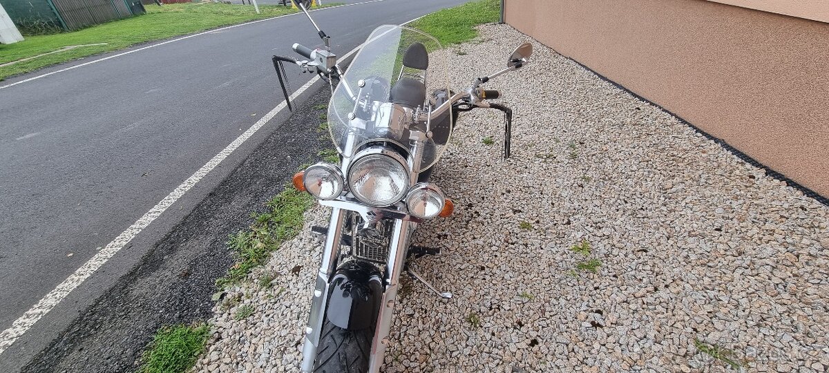 Suzuki VZ800 Marauder - 5