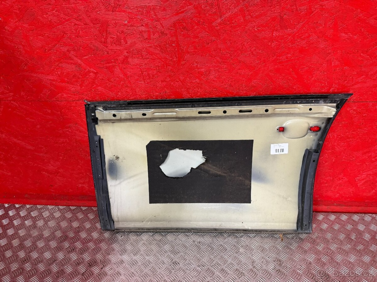 PRAVÝ PŘEDNÍ PLECH DVEŘÍ VW GOLF 5 5DV - 5