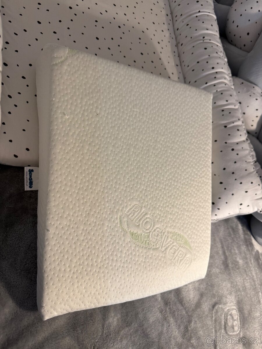Dětská postýlka IKEA 120×60 cm + matrace Träumeland + výbava - 5