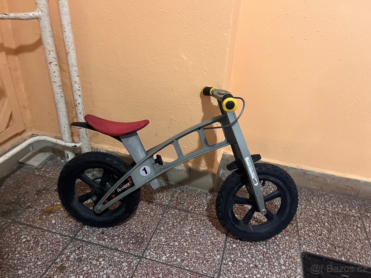 Prodám kočárky, odrážedla a houpačku - 5
