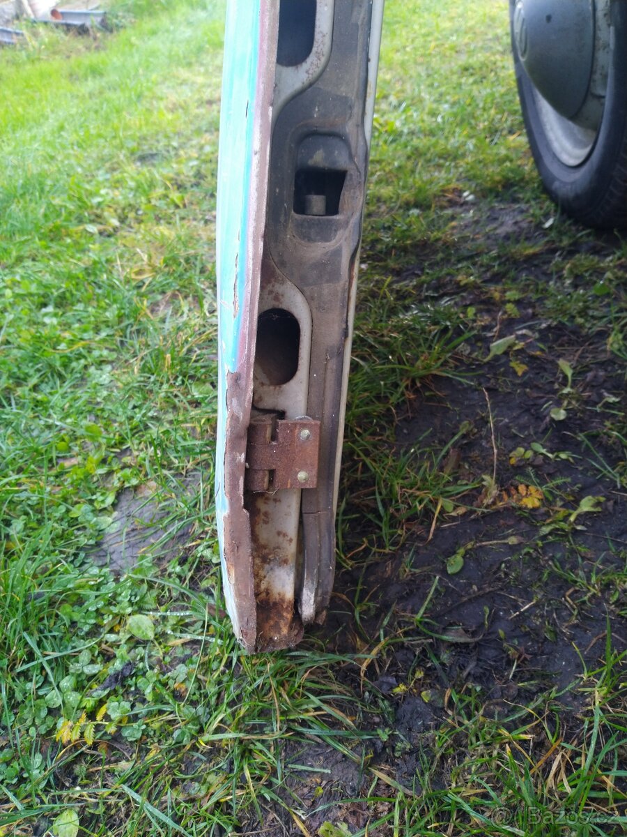 Prodám mnoho dveří i dobré na VW T2 - 5