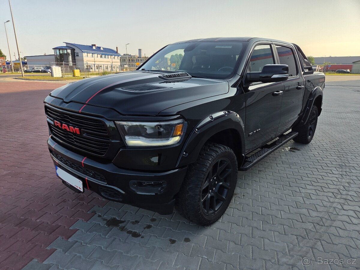 DODGE RAM 1500 LARAMIE 5.7 HEMI V8 401PS FULL LED KOLESO 22