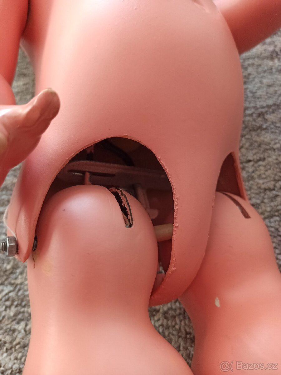 Starožitná hrací a mrkací panenka - 5