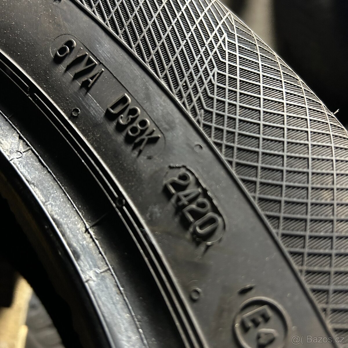Zimní pneu 235/55 R17 103V Continental 6,5mm - 5
