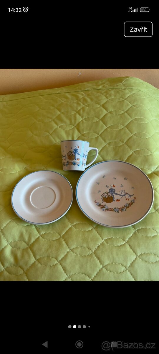 Sady barevných hrnečků na kávu s podšálkem a dezertním talíř - 5