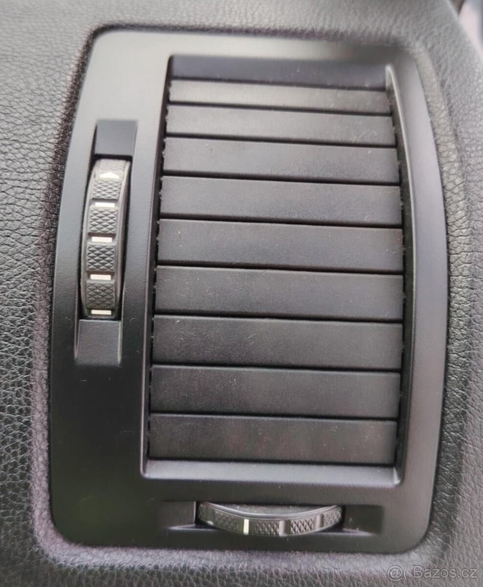 prodám výdechy topení do Škody Octavie 2 - 5