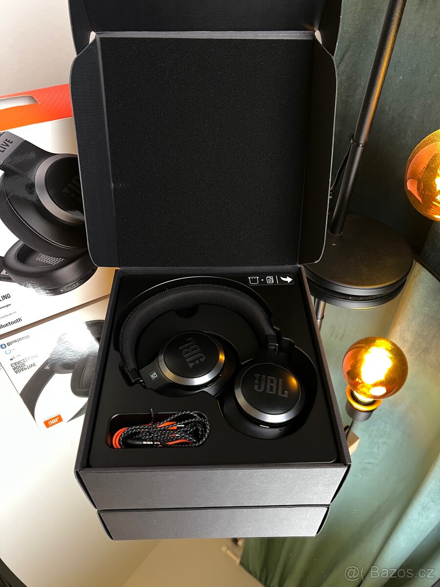 Prodám sluchátka JBL Live 660NC černá - 5