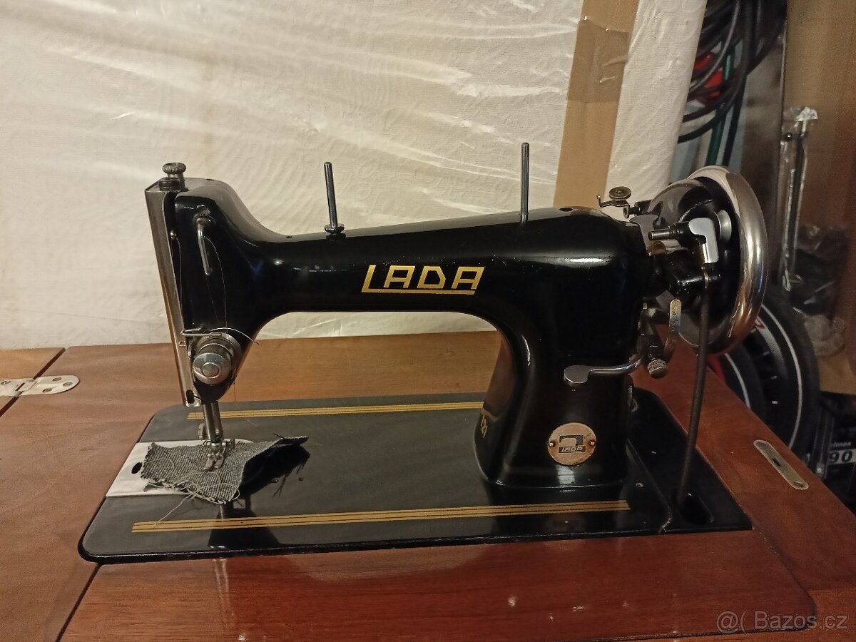 Šicí stroj LADA - 5