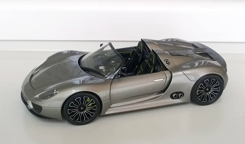 Závodní Porsche 1/18 - 5