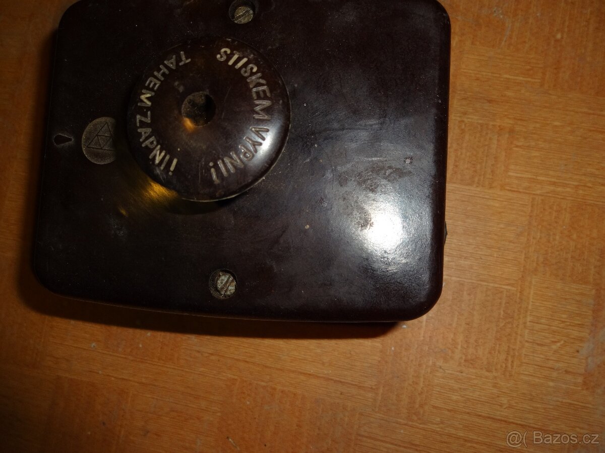 Zásuvky a vypínač - 5