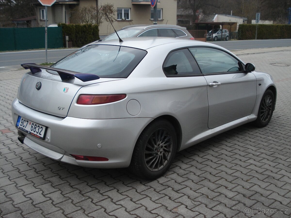 Alfa Romeo GT 1.9 JTD - 5