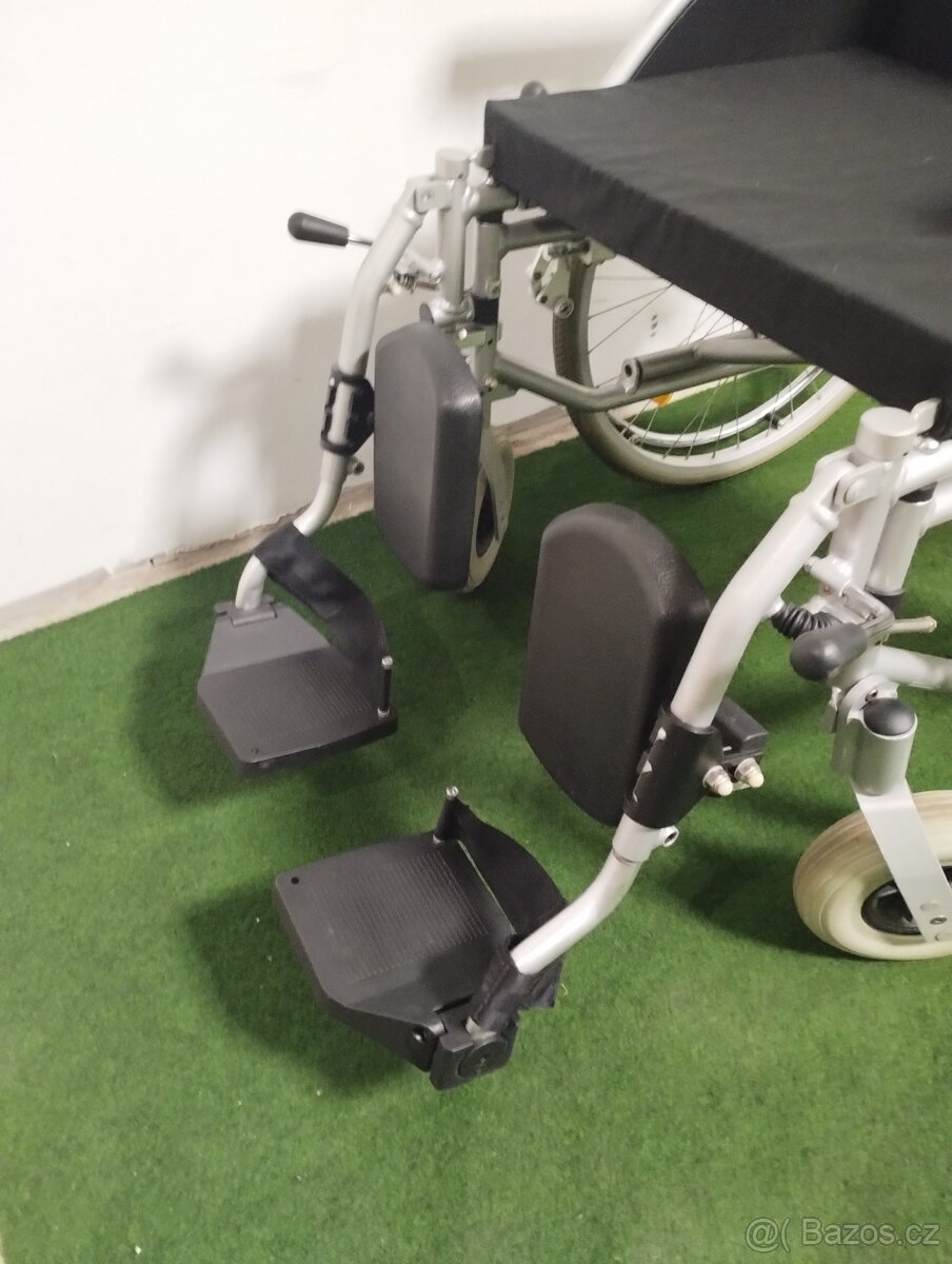 Mechanický invalidní vozík s polohováním lýtek - 5