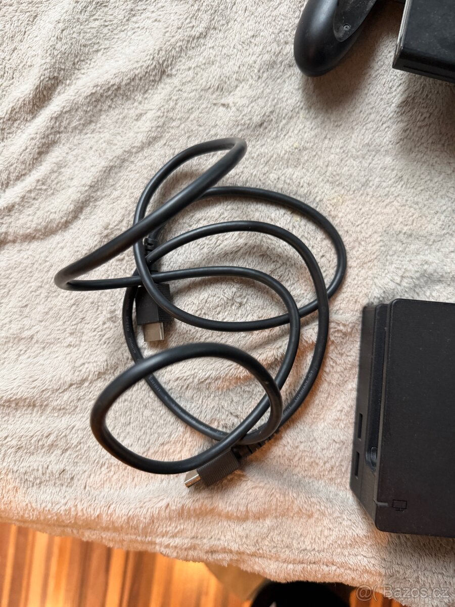 Nintendo Switch + 2 hry - 5