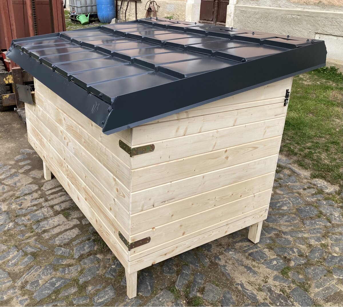 Kurnik celozateplený s plechovou střechou - 5