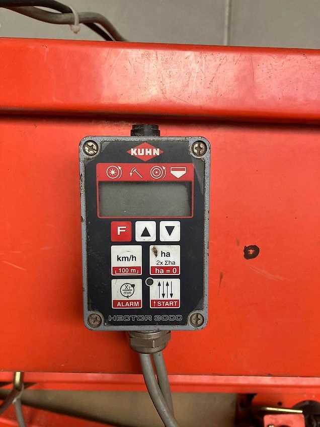 Koupím secí stroj Kuhn Integra 3000 - 5