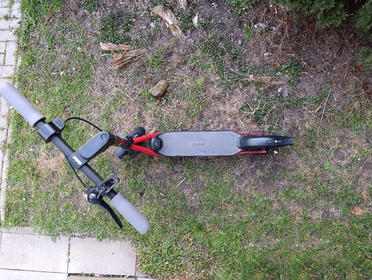 Elektrokoloběžka nineboot D18E - 5