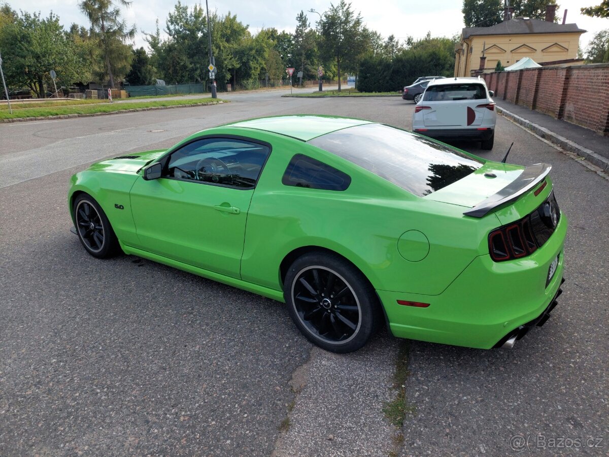 Ford mustang 5.0 GT manuál - 5