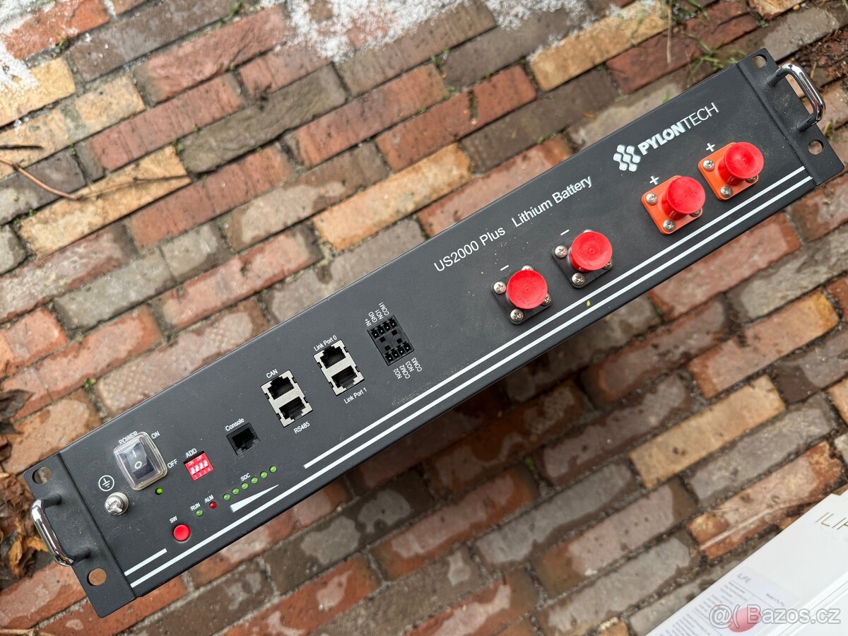 Pylontech baterie, drzaky a kabely - 5