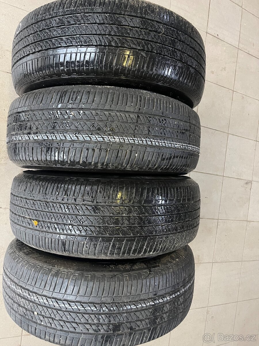 Pneu 235/55/18 - 5