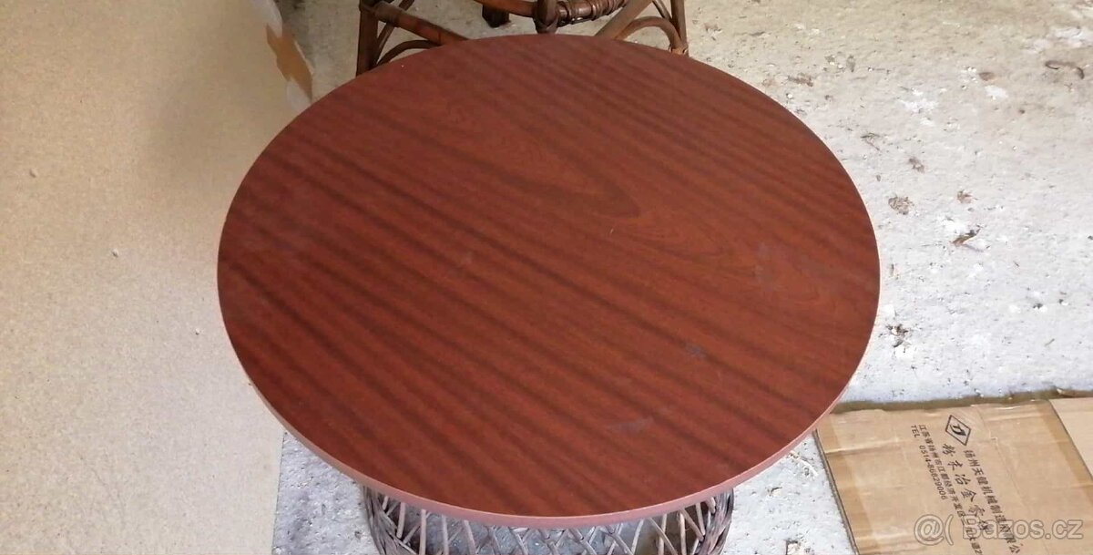 Proutěné křeslo a stůl - 5