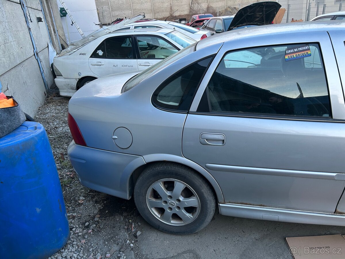 Opel Vectra B Díly - 5