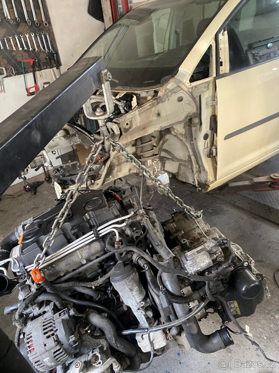 Volkswagen Touran 1.9tdi DSG 2011 - 5