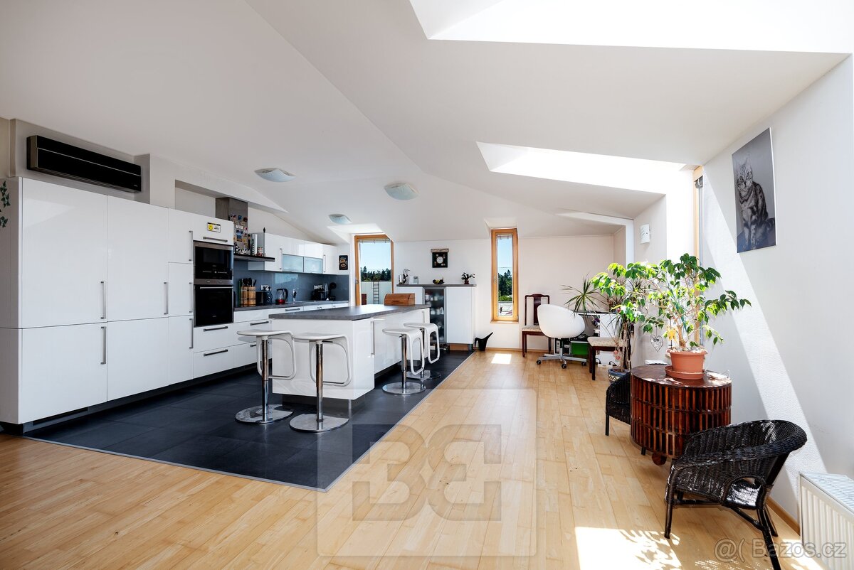 Prodej nadstandardního bytu 7+kk/3xGS/2xPS v centru prestižn - 5