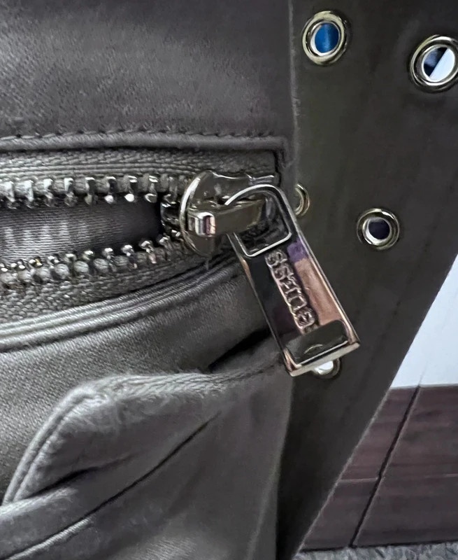 Nádherný camel trenchcoat zn Guess S - 5