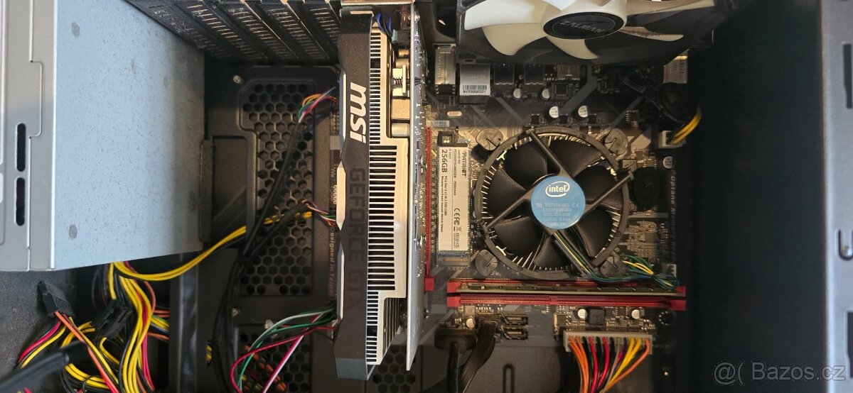 PC sestava s monitorem
- 5