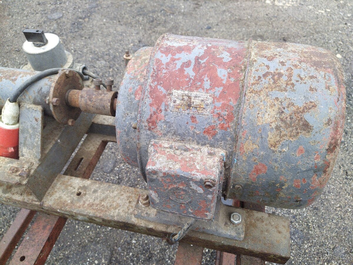 Kuželový stípač dřeva 2,2 kW, 380 V, se stolkem, na dřevo - 5