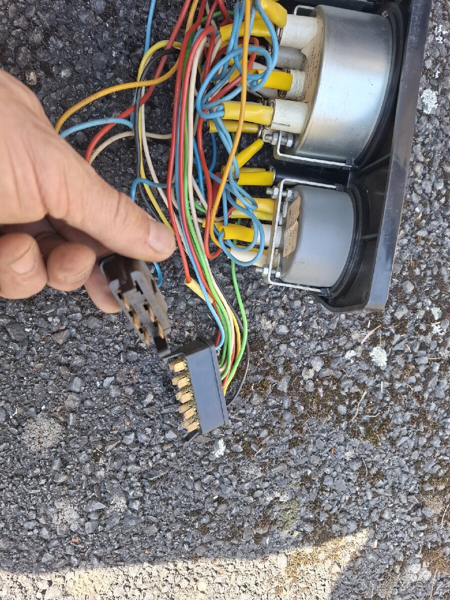 Prodám budíky na Škoda 120 - 5