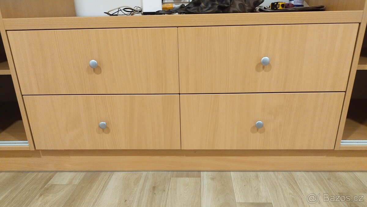 Atypická vestavná šatní skříň - 5