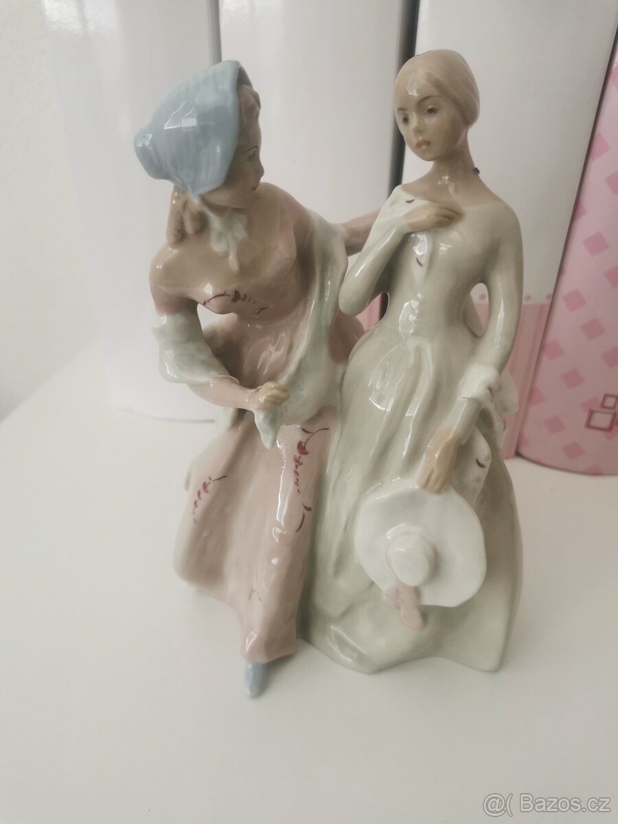 Dve dámy s klobúkmi Royal Dux - 5