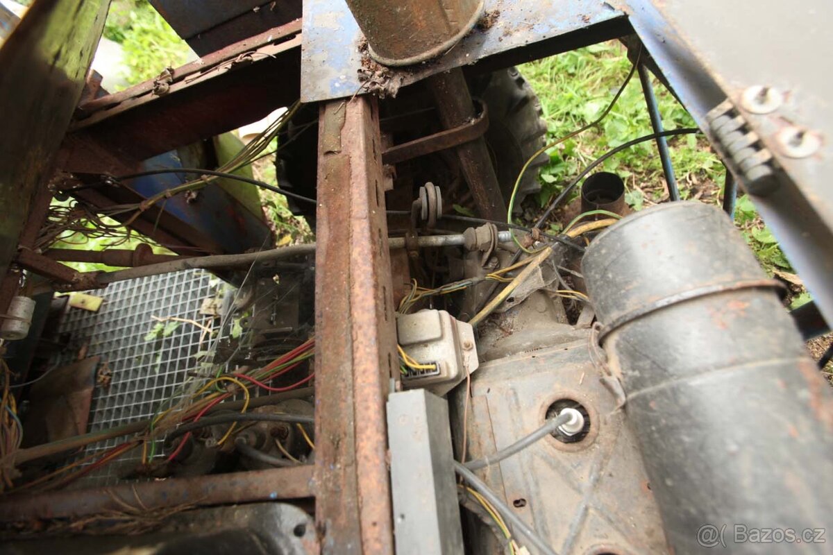 Malotraktor Trabant s korbou - 5