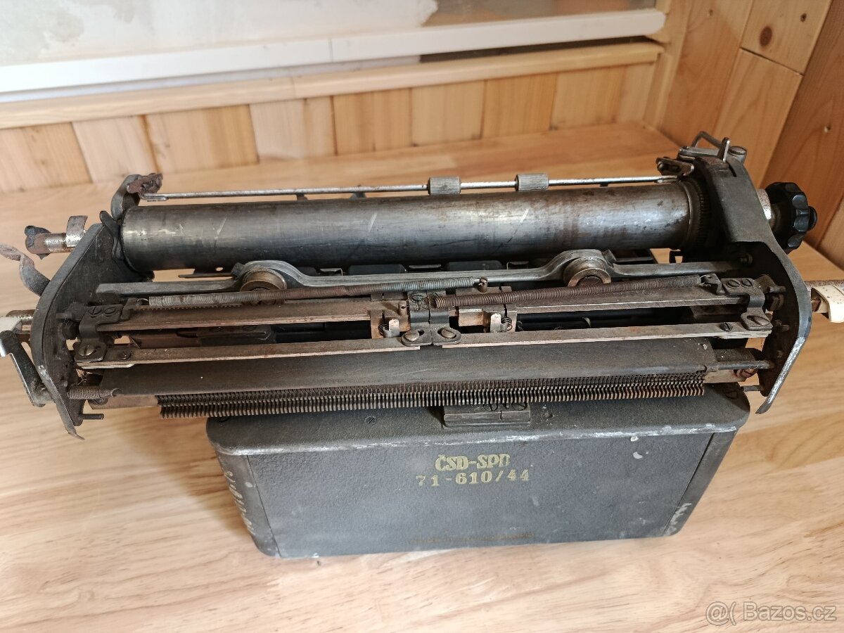 Starý psací stroj - 5