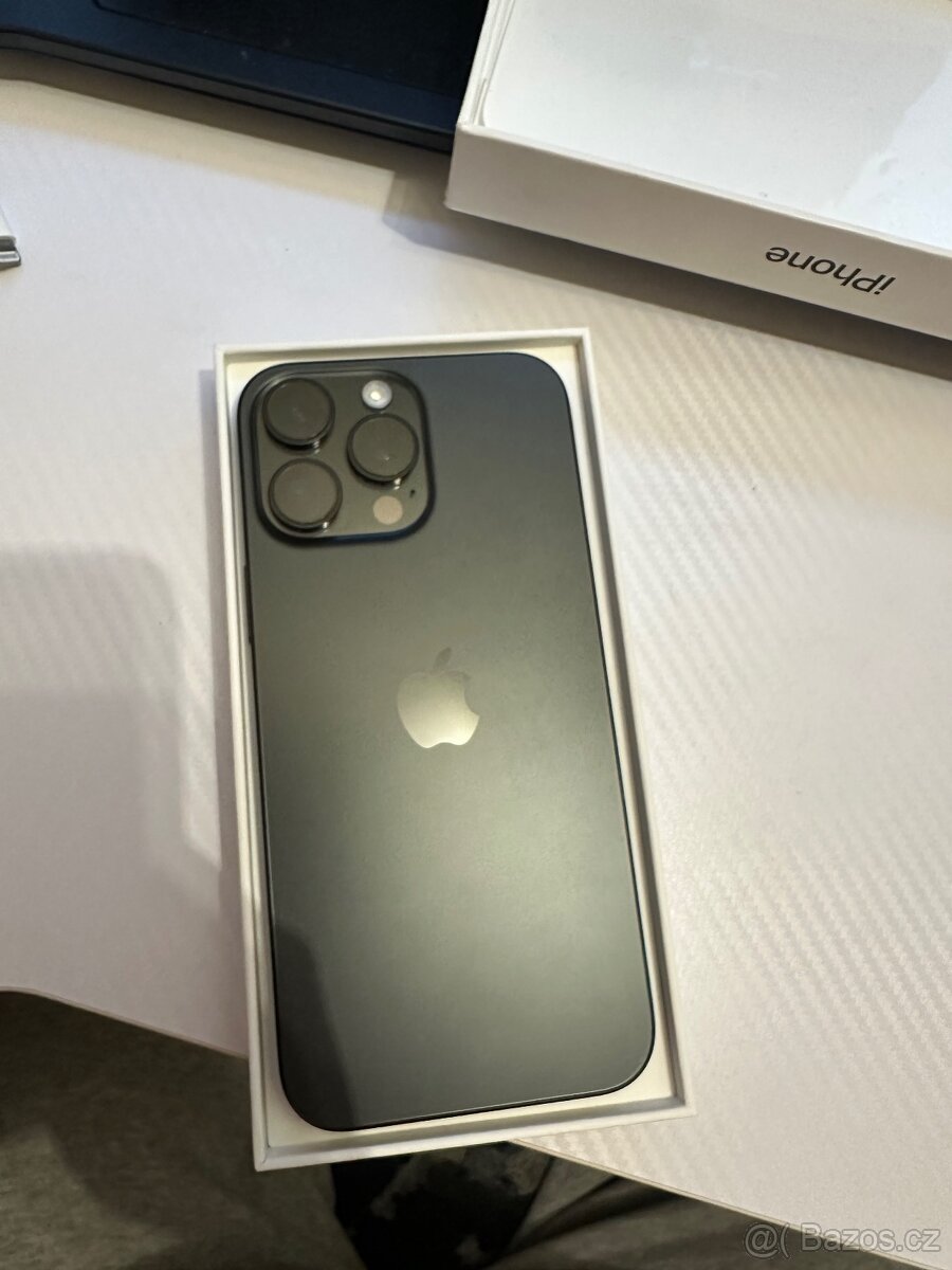 Apple IPhone 16 pro Max, 256GB Black titanium . Top stav - 5